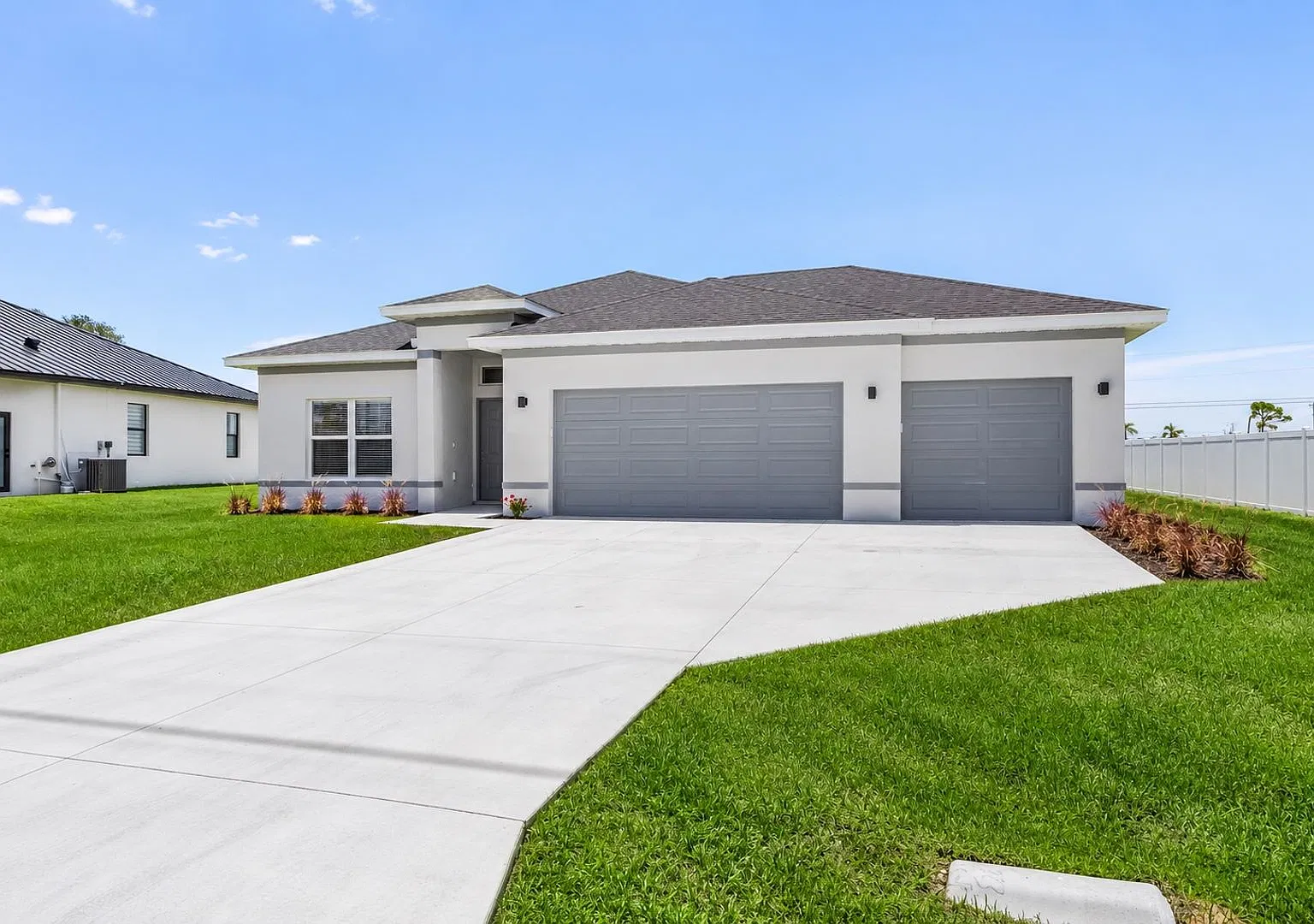 Brand-New 4-Bedroom Canal-Front Home In Cape Coral 3-Car Garage & Luxury Upgrades! — Photo 2