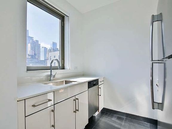 4th image of 3 W 36th St #11
