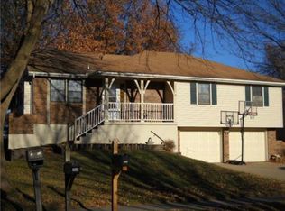 2933 S Sweet Briar Dr, Independence, MO 64057