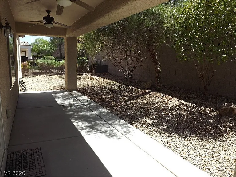 2188 Sawtooth Mountain Dr — Photo 16