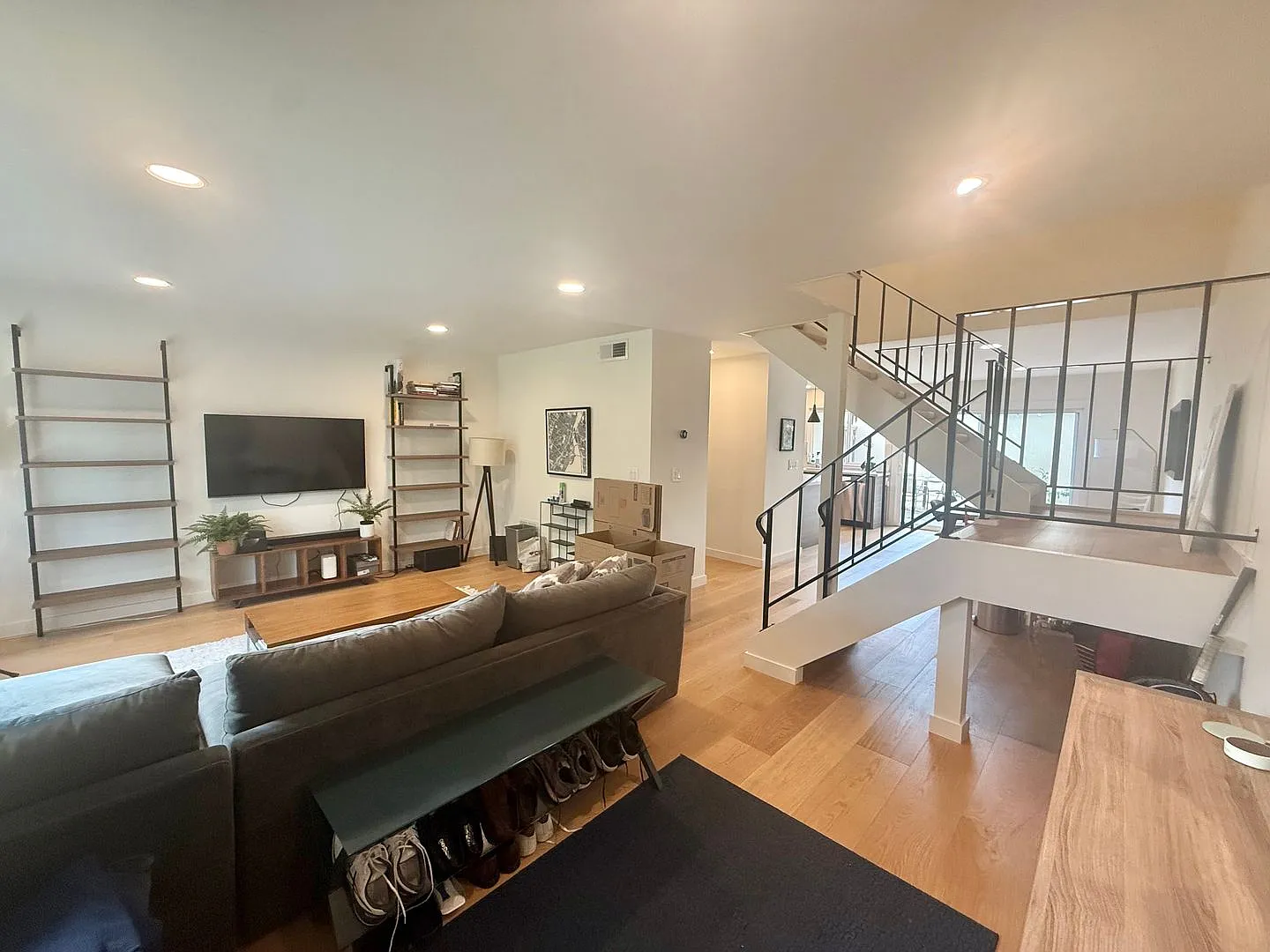 West San Jose - Furnished Option Available - Beautifully Remodeled With Hardwood Floors, A/C, 2-C... — Photo 3