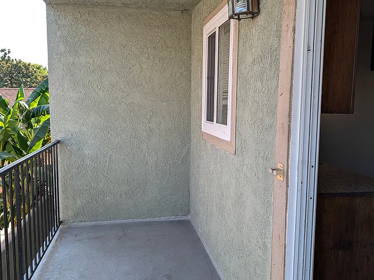 2460 Linden Ave #204 — Photo 14