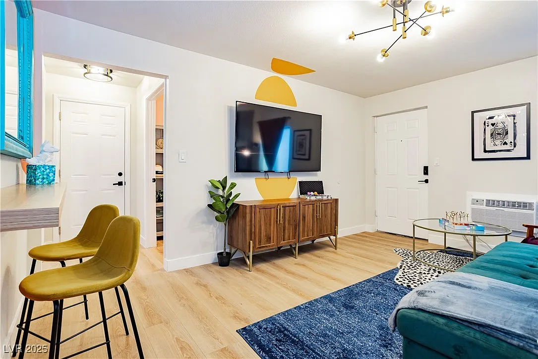1 bed, 1.0 bath, 3315 sqft, $1,895 — Photo 4