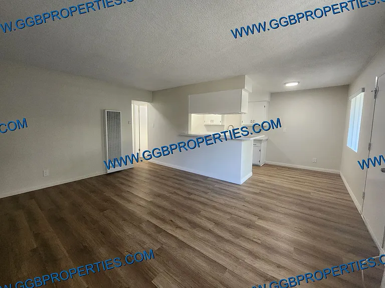 727-741 Orizaba Ave — Photo 11