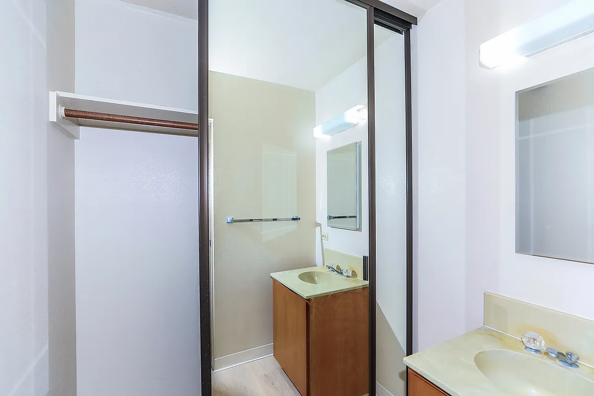 Building Photo - 1441 Piikoi St #307