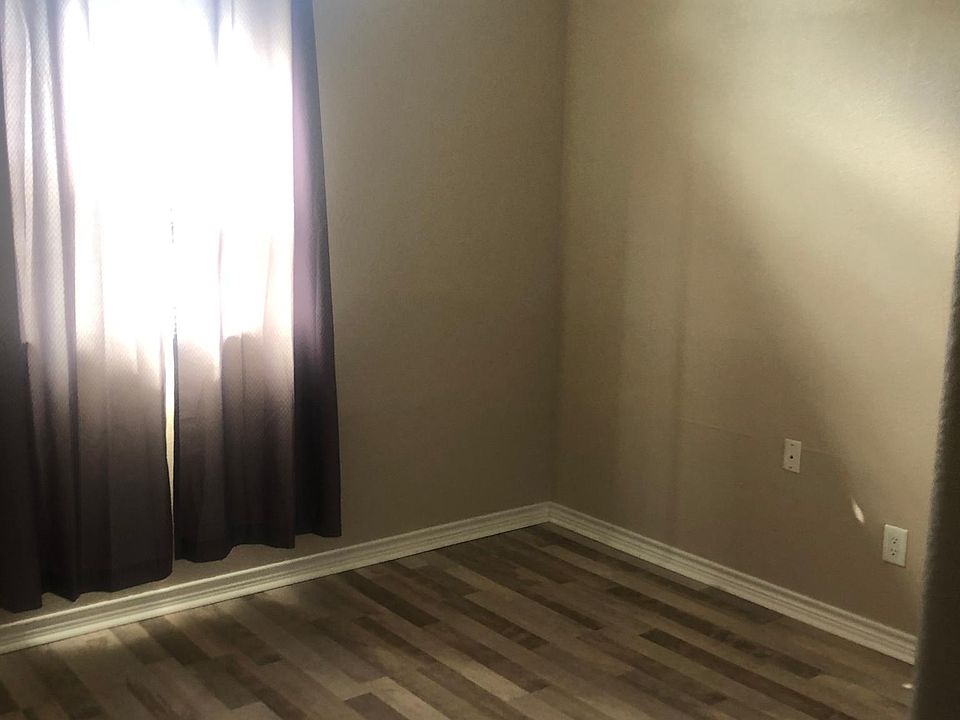 2nd image of 4614 Briarwood Ln