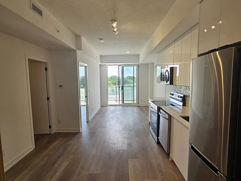 33 Erie Ave #610 — Photo 2