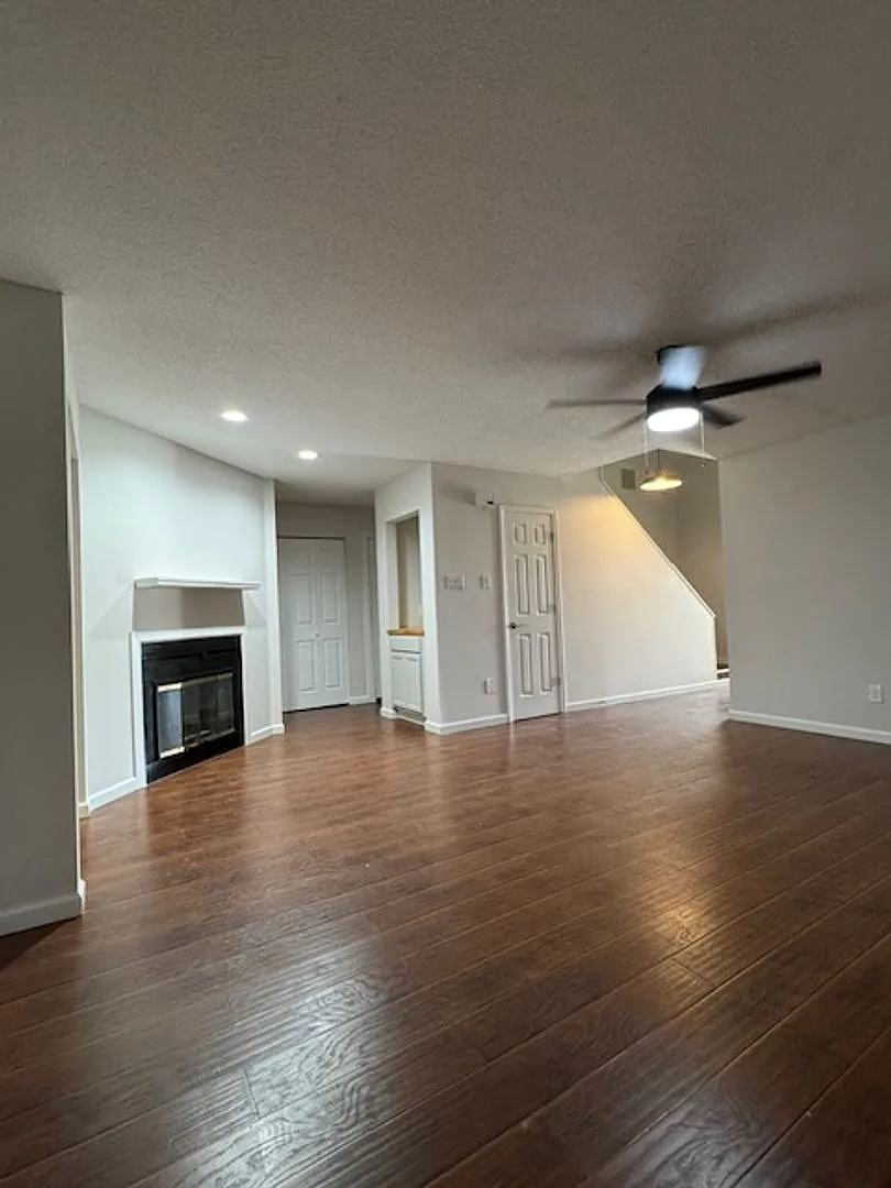 1908 Stephens Court — Photo 2