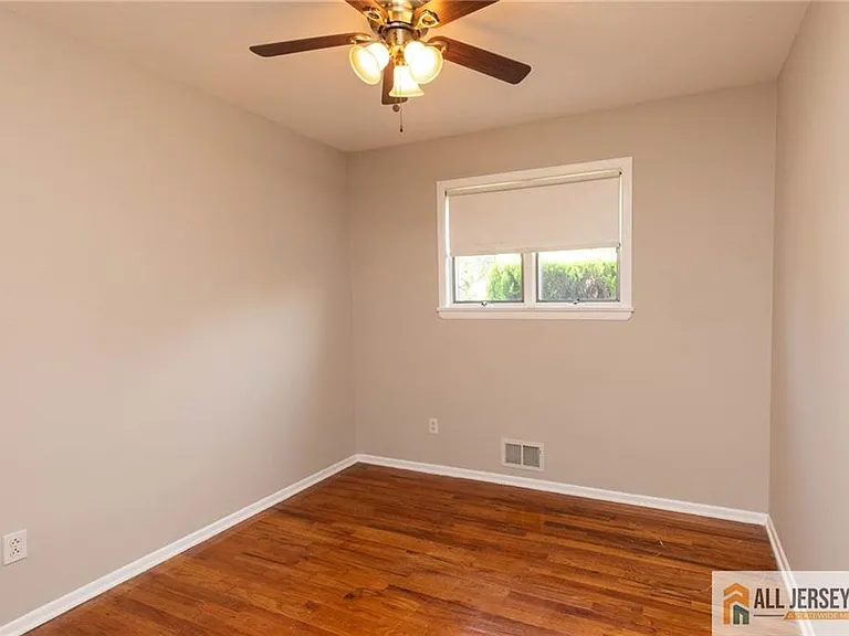 10 Eardley Rd — Photo 18