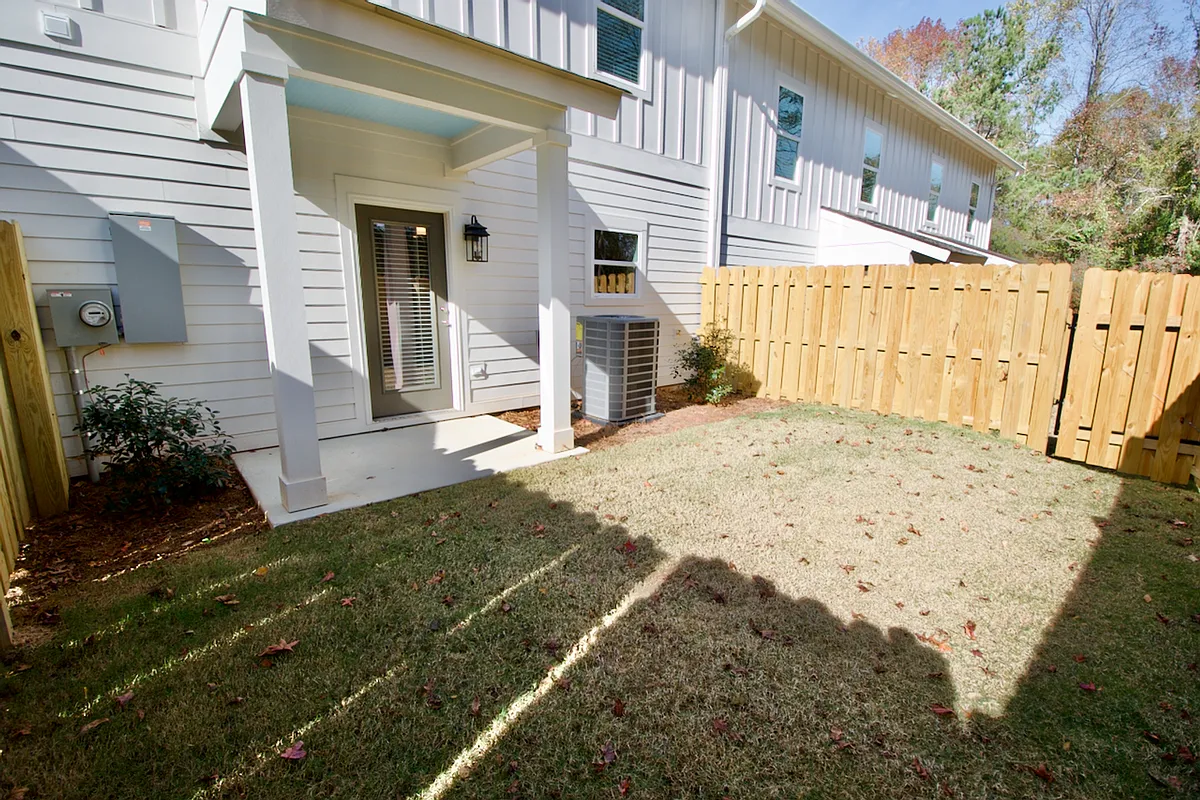 Building Photo - 3260 Academy Dr #406