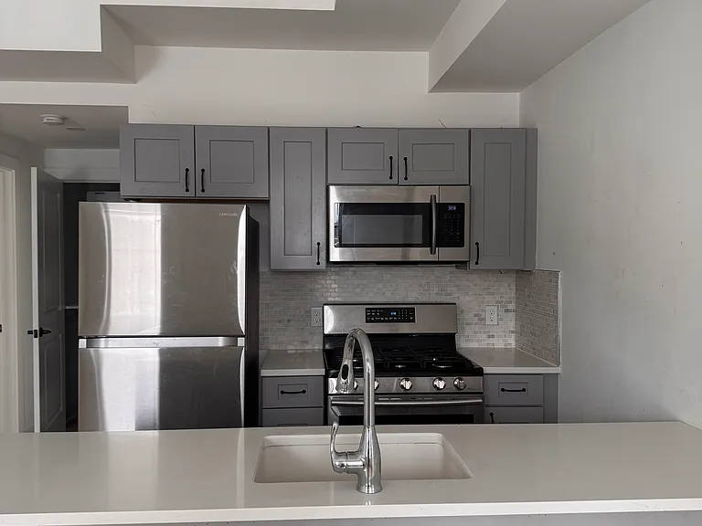 95 Troup St #5 — Photo 13