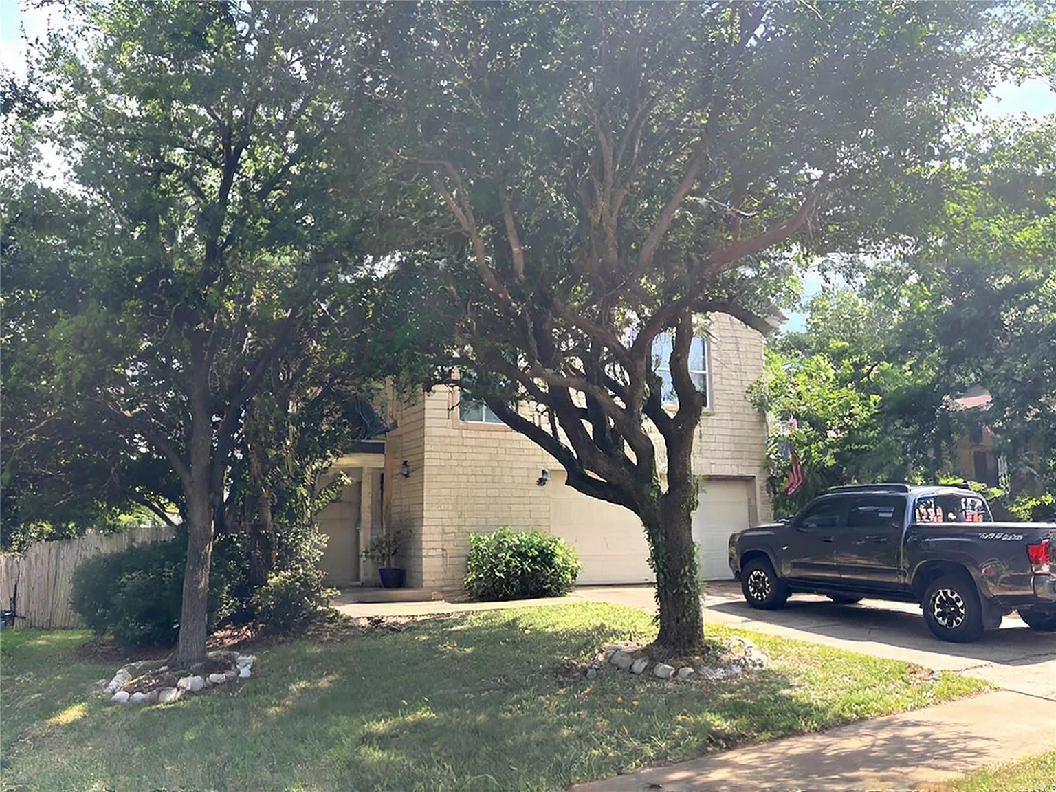 3 bed, 2.5 bath, 1772 sqft, $2,300 — Photo 1