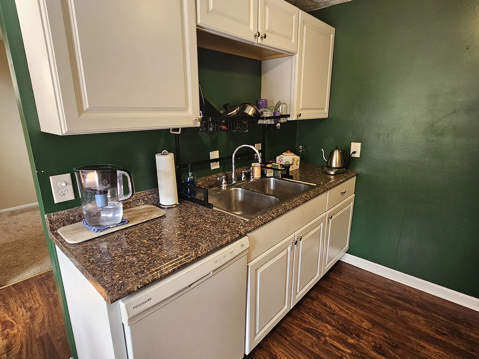 3 bed, 1.5 bath, 1200 sqft, $1,550 — Photo 2