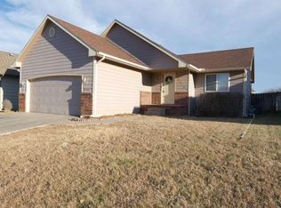 2608 N Edgemoor Dr, Wichita, KS 67220