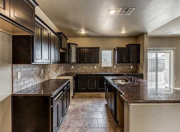4th image of 5509 Valley Oak Dr