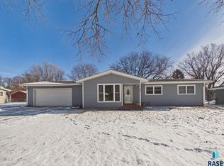 404 S 8th Ave, Brandon, SD 57005