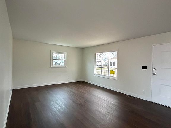 3rd image of 916 30th St