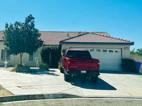10712 Wakefield St E, Adelanto, CA 92301