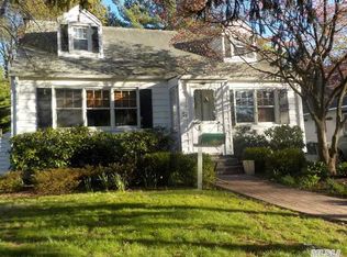 23 Bayside Ave, Port Washington, NY 11050