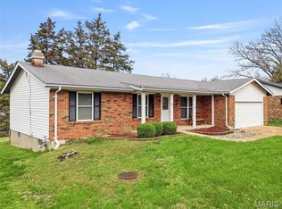 1219 Derbyshire Dr, Ballwin, MO 63021