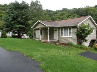 132 Morgan Dr, Ronceverte, WV 24970