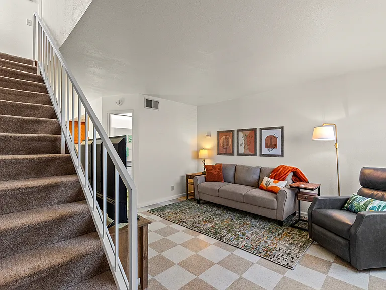 537 W Ward Ave #B — Photo 5