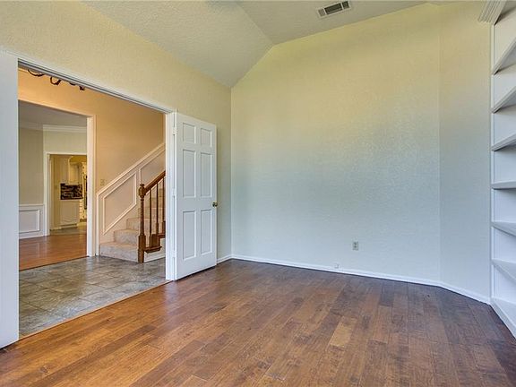 4th image of 116 Monday Haus Ln