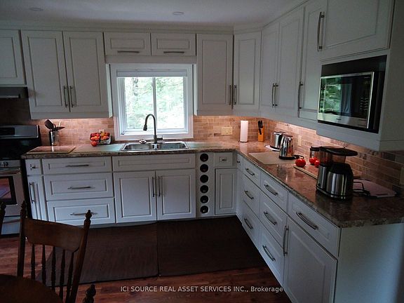 3rd image of 4 Pinewood Dr