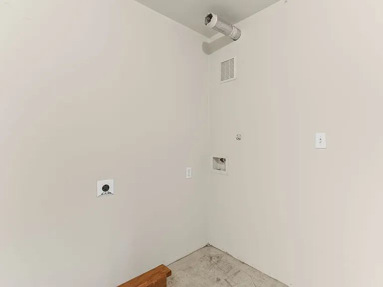 2020 NE Rodney Ave #C — Photo 35