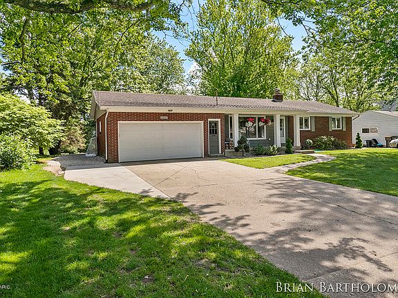 3rd image of 4470 Cloverleaf Dr SE