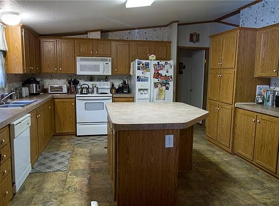 3rd image of 4873 Buena Vis