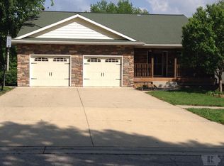 908 N Adams St, Carroll, IA 51401