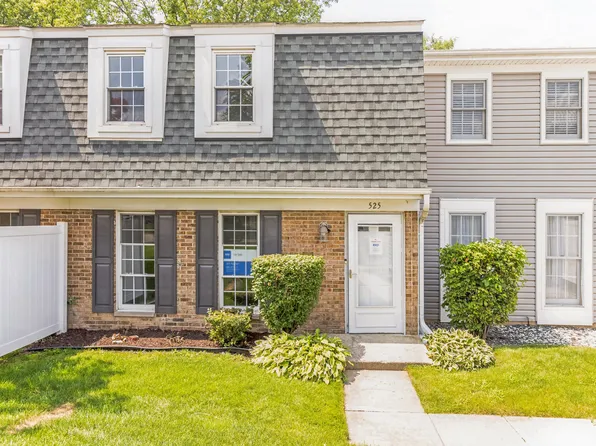 525 Northampton Ln, Roselle, IL 60172