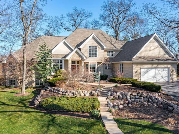 7392 Tunbridge Ct, Roscoe, IL 61073