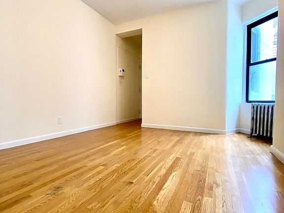 3rd image of 230 E 78th St APT 16