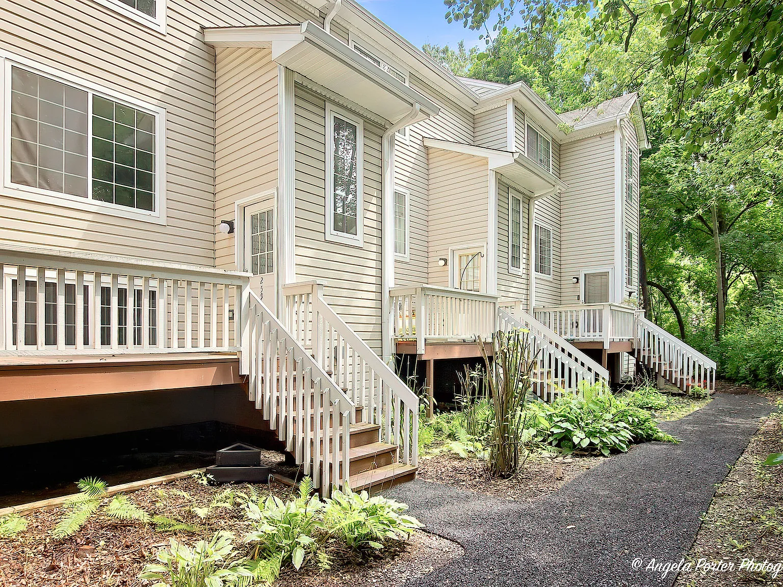 259 W Whispering Oaks Ln — Photo 1