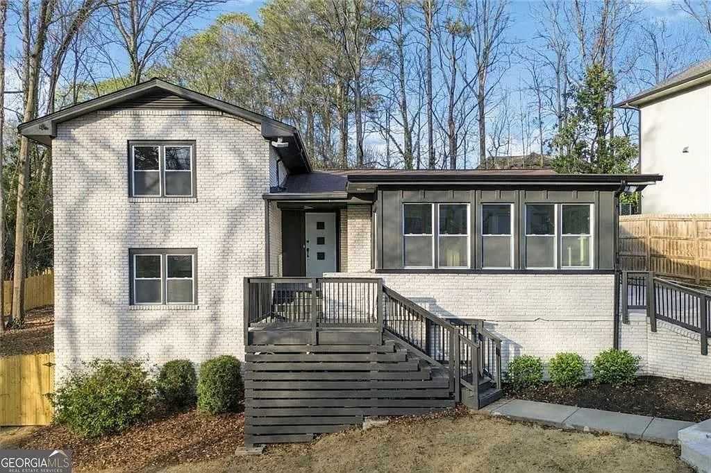 2338 Greenglade Rd NE photo 1