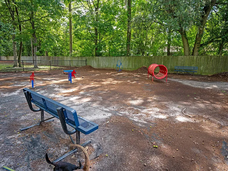 Sawbranch Apartments — Photo 41