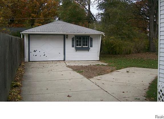 3rd image of 32600 Vermont St