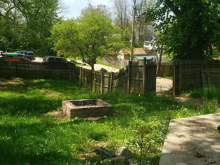 1003 N Woodburn Ave — Photo 5