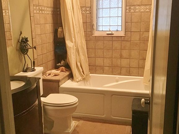 Bathroom jet tub