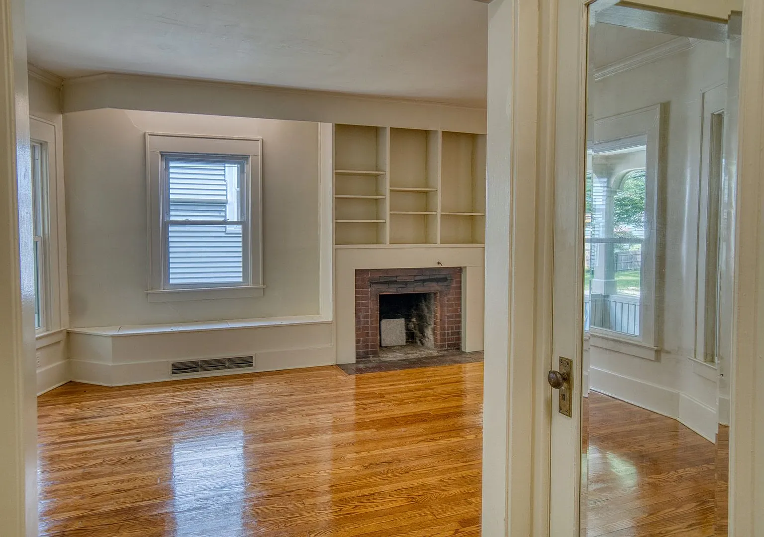689 Allen Street Apt 1 - Bright, Spacious 1st Floor Flat with Off-Street Parking 7/1/27 — Photo 1