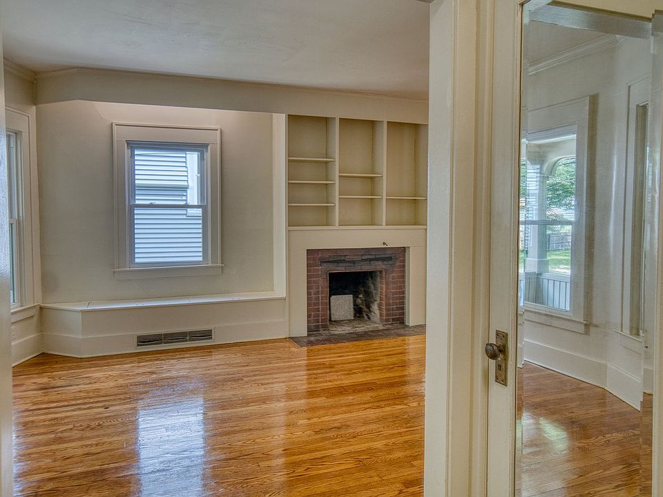 1st image of 689 Allen St #1