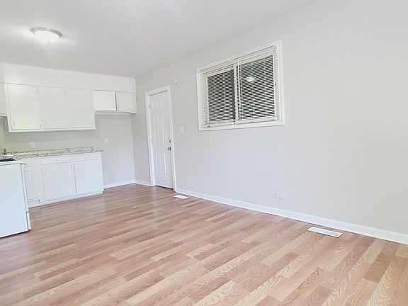4th image of 2417 Sunset Ave