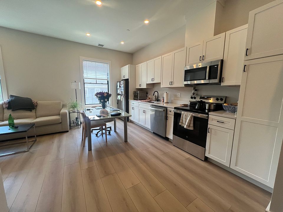 1st image of 198 Albion St #204