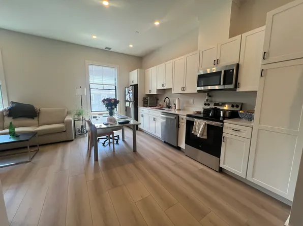 198 Albion St #204, Wakefield, MA 01880