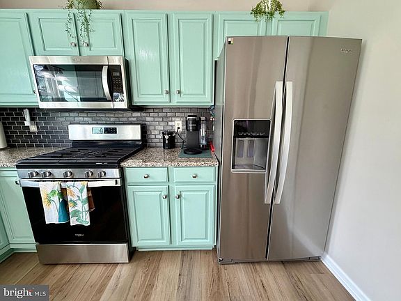 5th image of 2730 Woodmont Dr