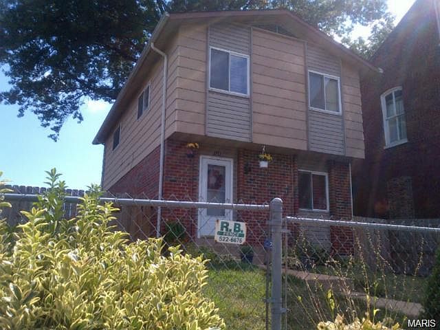 1st image of 2224 Montgomery St