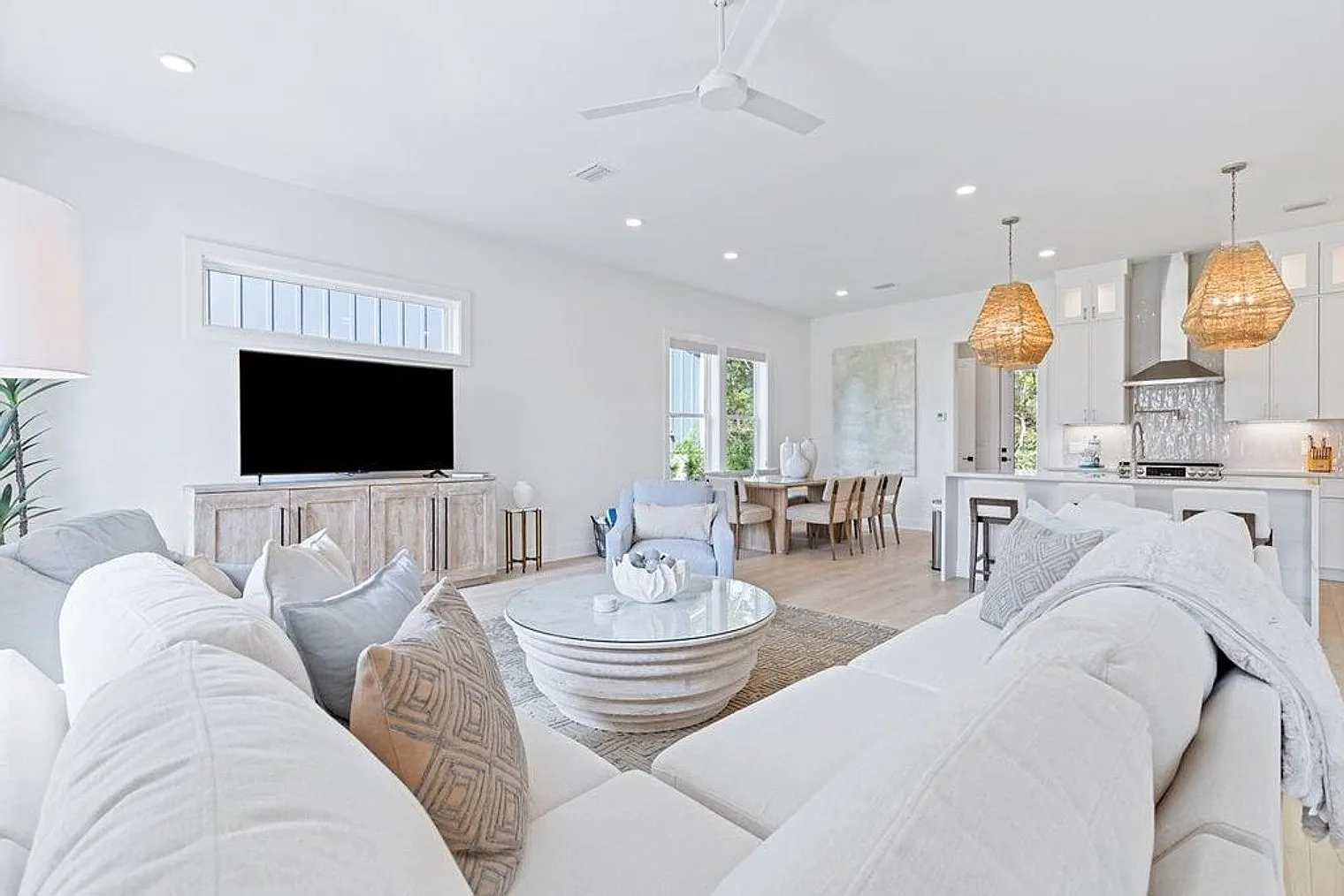 5 bed, 4.0 bath, 2540 sqft, $5,524 — Photo 2