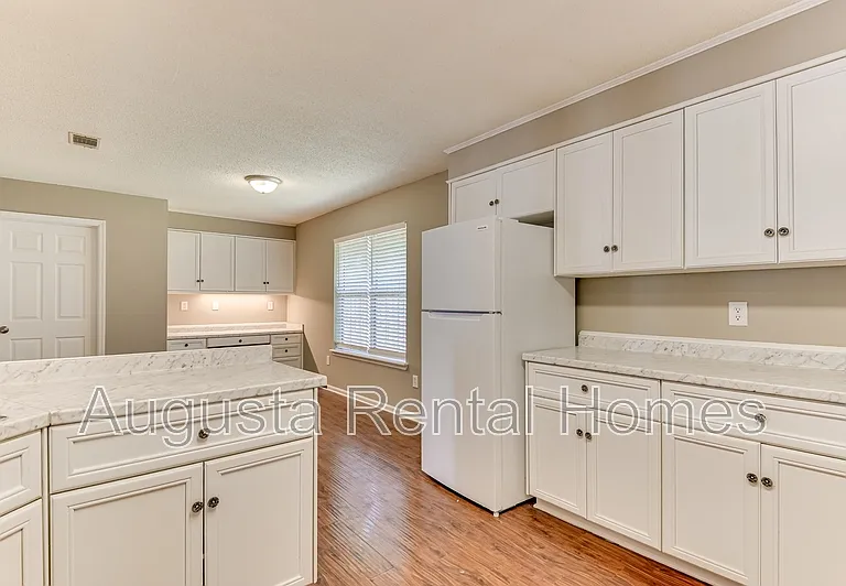 208 Stonington Dr — Photo 24
